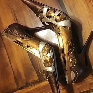 Bakers Cara 1566 Stilleto Bronze Gold studded pumps pointy toe 4 inch heels
